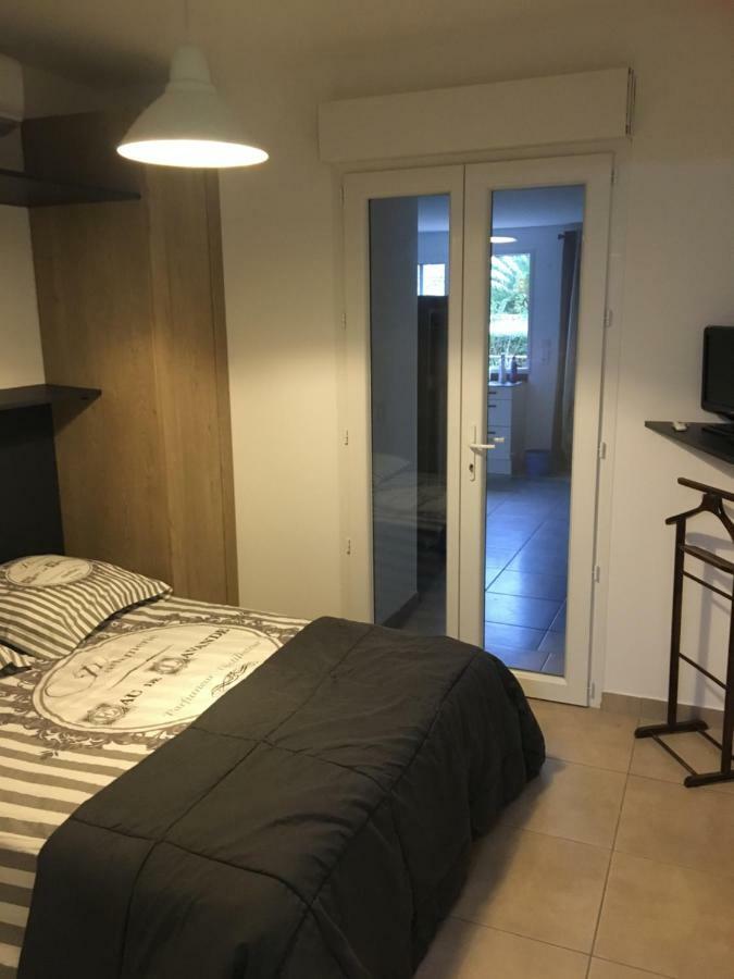 Apartament Au Domaine De Lea Hyères Zewnętrze zdjęcie
